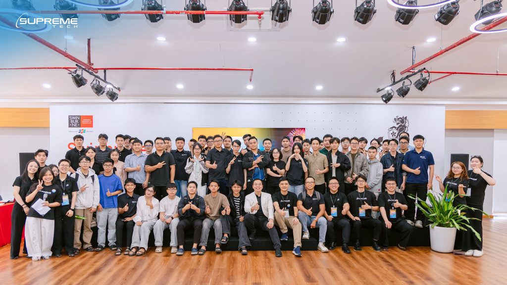 Ảnh tập thể diễn giả và người tham dự Da Nang Cloud Talk #2 tại Đà Nẵng